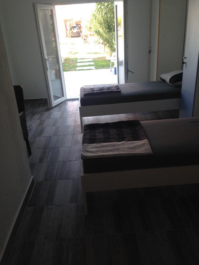 Chill Out Beach Apartments Trogir Exterior photo